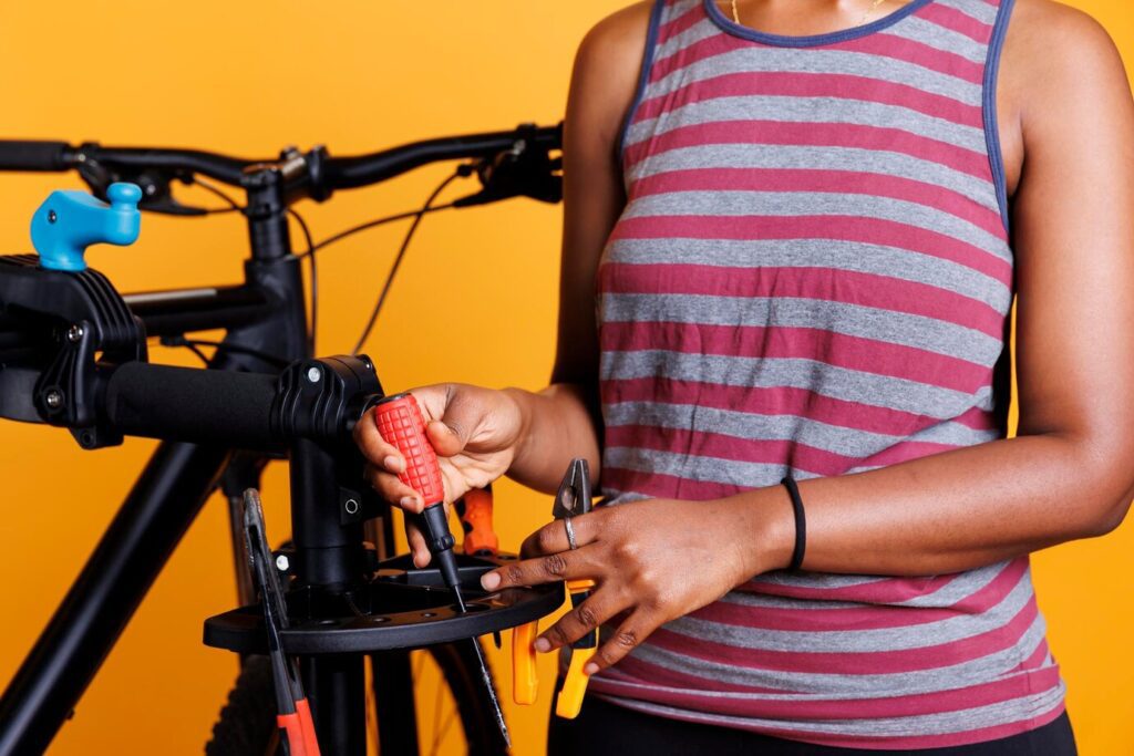 how to install bike water bottle holder